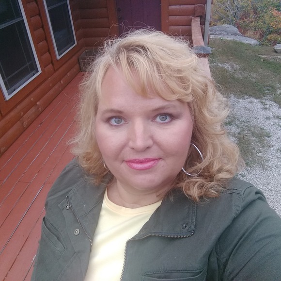 Poshmark profile picture for @plantation